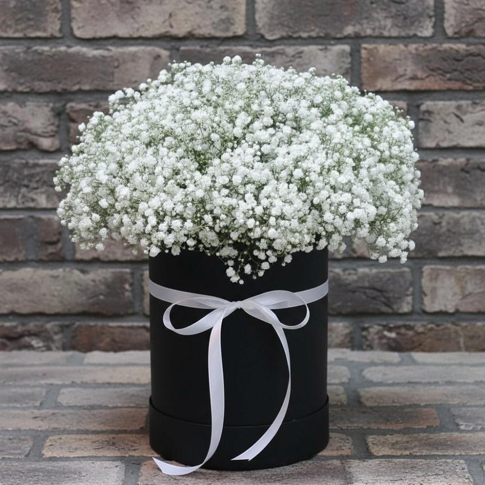 Цветочная композиция из Гипсофила в шляпной коробке в Большое Гридино