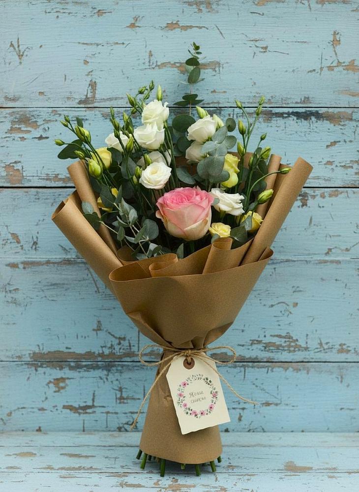 Букет цветов из: Розы и Лизиантусы в Большое Гридино