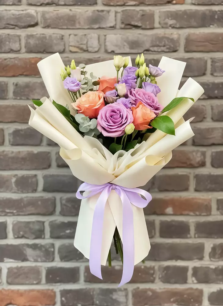 Букет цветов из: Лизиантусы и Розы в Большое Гридино