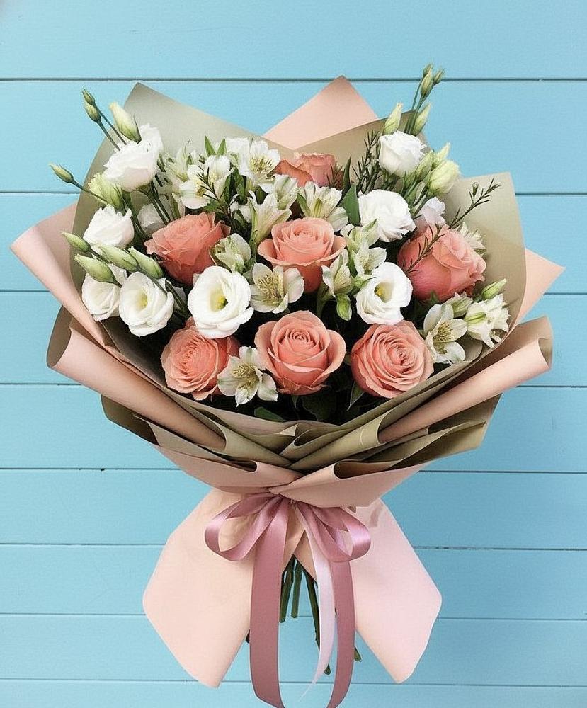 Букет цветов из: Розы, Альстромерии и Лизиантусы в Большое Гридино
