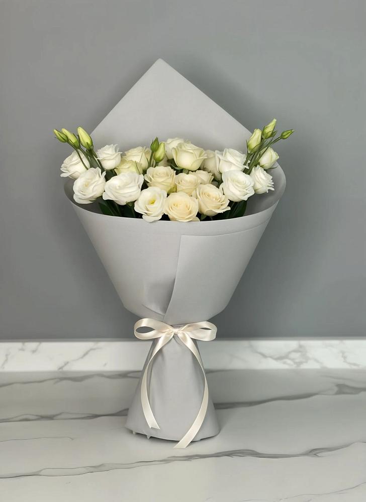 Букет цветов из: Розы и Лизиантусы в Большое Гридино