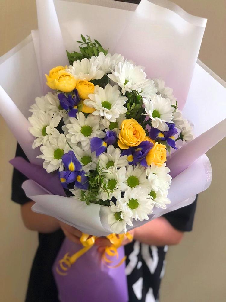 Букет цветов из: Ирисы, Хризантемы и Розы в Большое Гридино