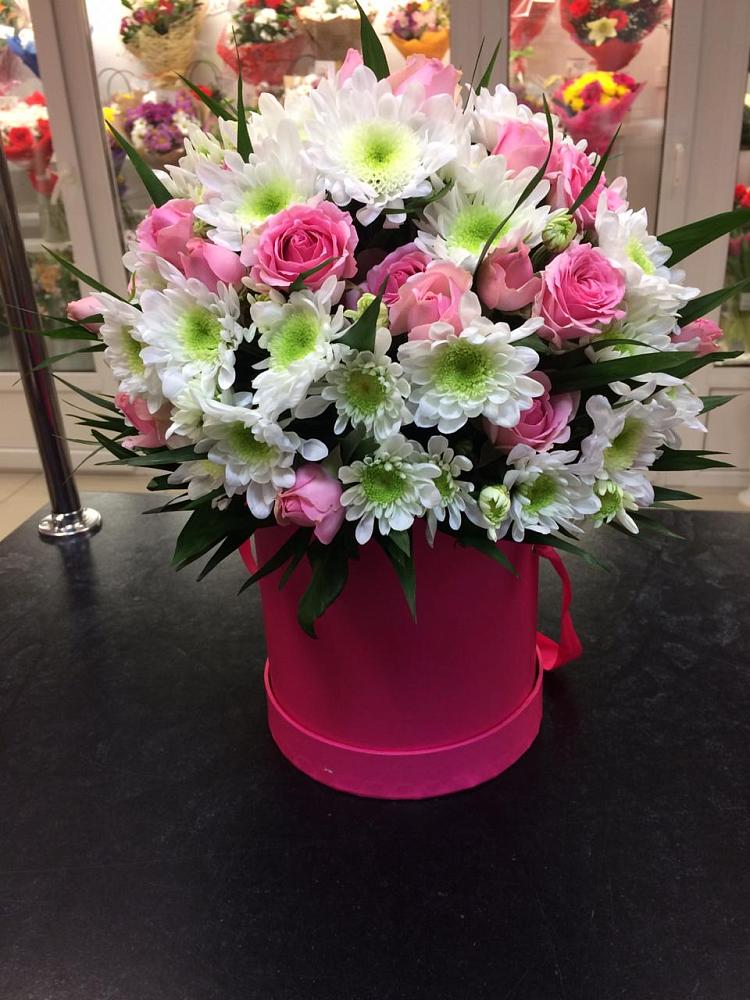 Цветочная композиция из Розы и Хризантемы в шляпной коробке в Большое Гридино