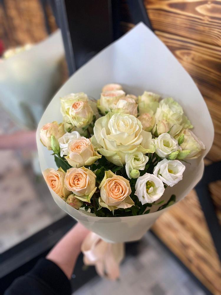 Букет цветов из: Розы и Лизиантусы в Большое Гридино